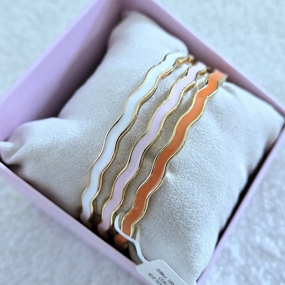 House🏠 of Harlow 1960 Set of Three3️⃣, Thin, Wavy🌊, Enamel, Bangle Bracelets - Picture 10 of 15